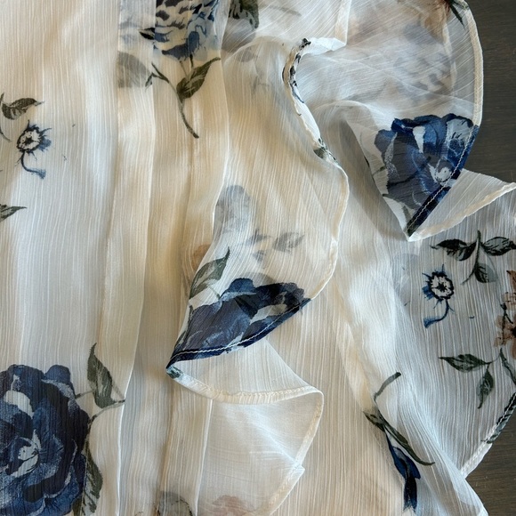 RW&Co floral top - Picture 2 of 4